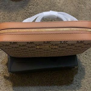 Michael Kors Jet set cross body bag